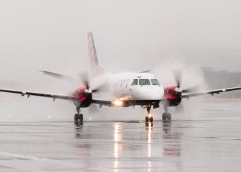Pervaneli yolcu uçağı Saab 340 son uçuşunu yaptı
