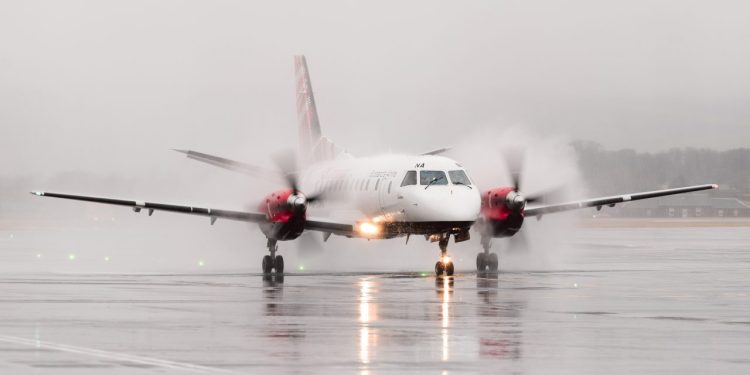 Pervaneli yolcu uçağı Saab 340 son uçuşunu yaptı