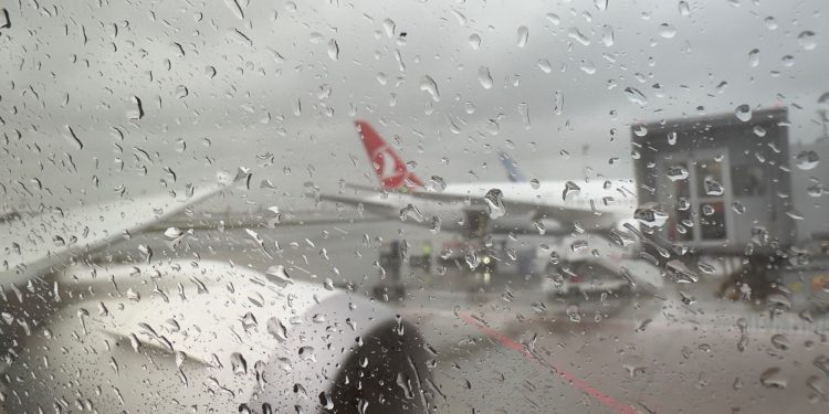 THY olumsuz hava nedeniyle seferleri iptal etti