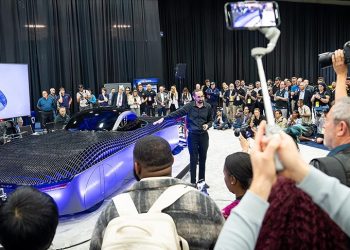 Alef “uçan araba” hayalini gerçekleştirmek için güç topluyor