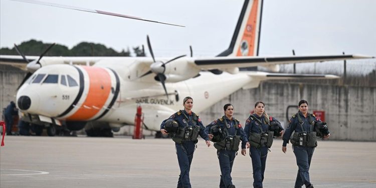 Sahil Güvenliğin kadın pilotları göreve hazır