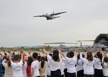 Deniz Hava Komutanlığı kapılarını çocuklara açtı