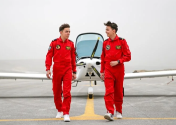 Pilotaj öğrencisi tek yumurta ikizinin hedefi kaptan pilotluk