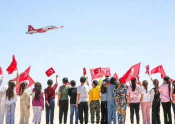 Türk Yıldızları’ndan çocuklara özel gösteri