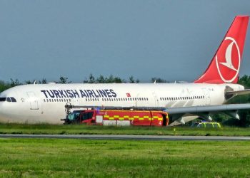 THY uçağı acil iniş yaptı! Duman ve yanık kokusu