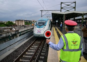İstanbul-Sivas direkt yüksek hızlı tren seferleri başladı
