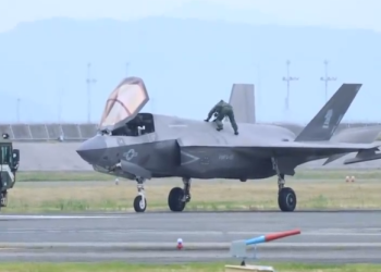 F-35 arıza yaptı; pilot uçağı yürüyerek terk etti