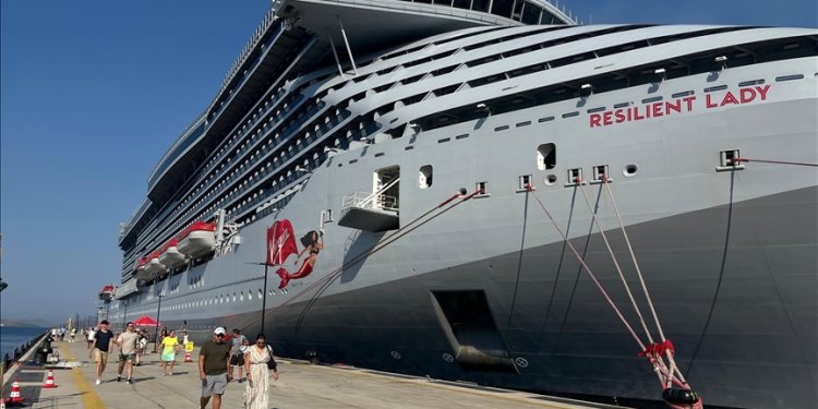 “Resilient Lady” kruvaziyeriyle 2 bin 499 turist geldi