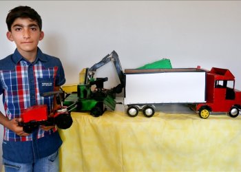 Evde bulduğu atıl malzemelerle araçlar yapan öğrencinin hedefi TEKNOFEST