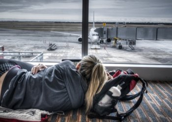 Havalimanlarında rahat uyumanın 7 yolu