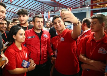 Selçuk Bayraktar, Mersin’de TEKNOFEST takımlarıyla buluştu