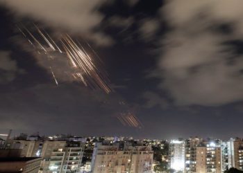 İran’dan 500 füze fırlatıldı: İsrail’de sirenler susmuyor