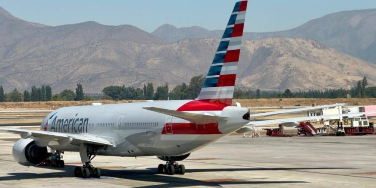 Teknik aksaklık giderildi, American Airlines uçuşlara yeniden başladı
