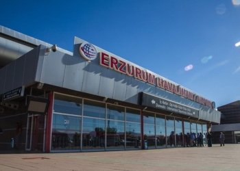 Yolcular kavga etti, uçak Erzurum’a zorunlu iniş yaptı!