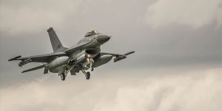 Hollanda’dan Ukraynaya F-16 eğitim desteği