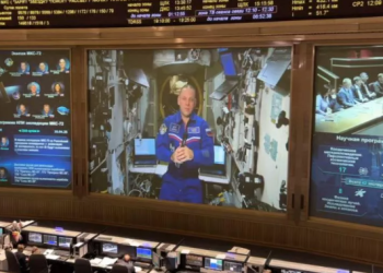 Rus kozmonot tezini uzaydan savundu!