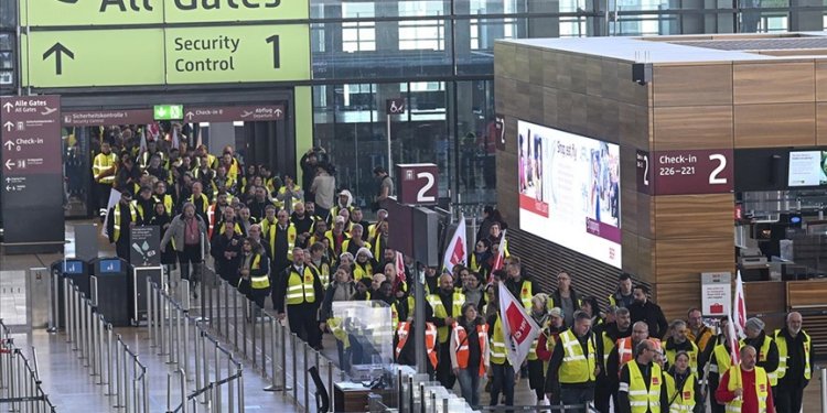 Yüzde 8 zam isteği binlerce uçuşu iptal ettirdi