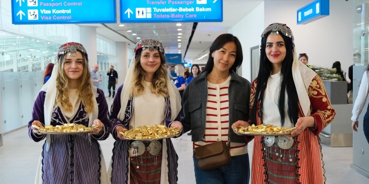 Yenilenen Antalya Havalimanı ilk yolcularını karşıladı