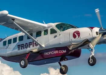 Uçak kaçırmaya çalışan kişi silahla vurularak öldürüldü