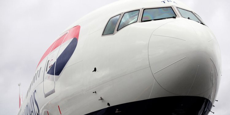 Pilot sağını solunu karıştırdığı için uçak alev almış!