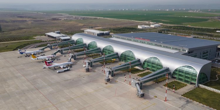 Diyarbakır Havalimanı pisti 4 yıl sonra yeniden bakımda