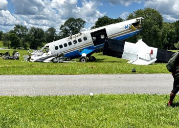 ABD’de paraşütçüleri taşıyan uçak düştü