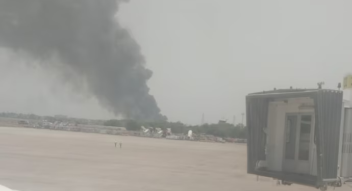 Air India’nın Boeing 787’si düştü: 200’den fazla yolcu bulunuyordu