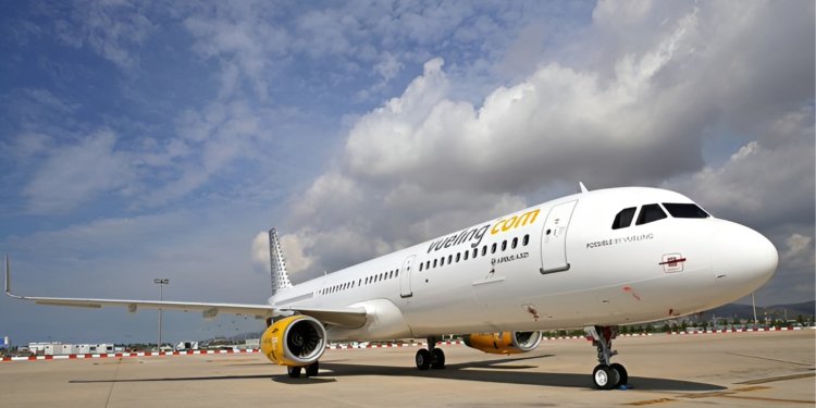 Vueling 52 Yahudi genci uçaktan indirdi
