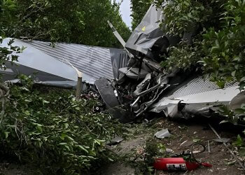 Adana’da eğitim uçağı kazası: 2 kişi yaralandı