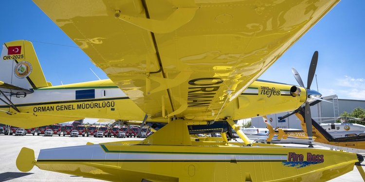 Burdur’da yangın söndürme uçağı su aldığı gölden kalkamadı