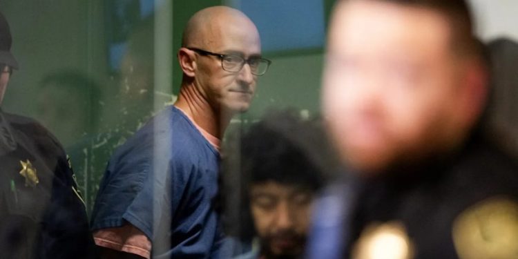 Mantar etkisiyle uçağı düşürmeye çalışan pilota 20 yıl hapis istemi