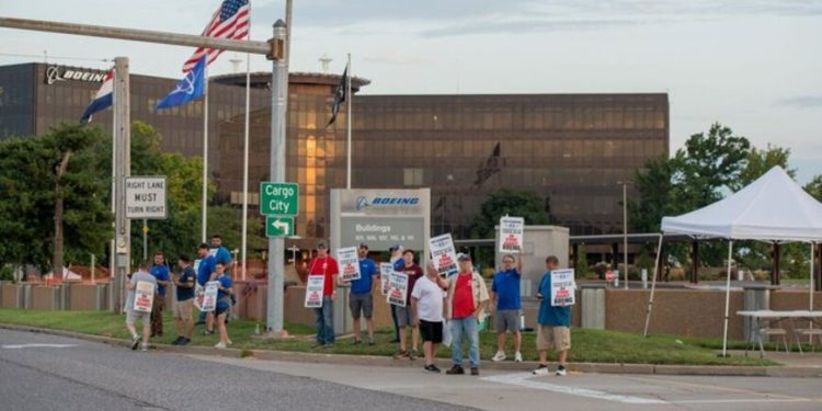 Boeing’de 3.200 işçi greve gitti, işe alım başladı