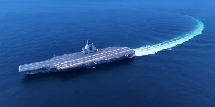 Çin’in yeni nesil uçak gemisi Fujian, Tayvan Boğazı’nda