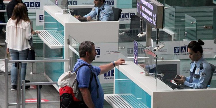Polnet kesintisi yolcu işlemlerini aksattı