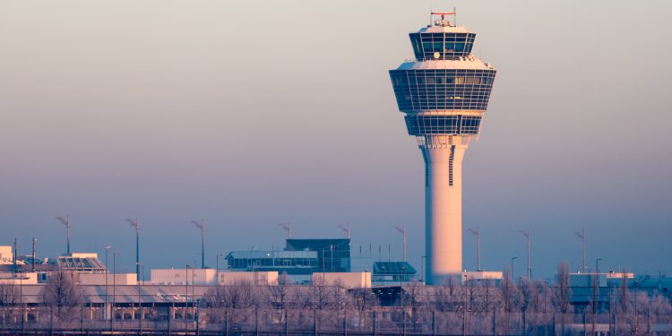 Münih Havalimanı 24 saatte iki kez uçuşlara kapandı