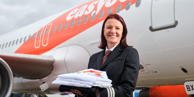 easyJet, emekli mürettebat üniformalarını bağışlıyor