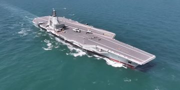 Çin’in katapult sistemli uçak gemisi Fujian hizmette!