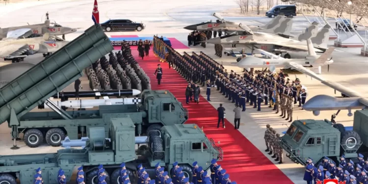 Kuzey Kore Hava Kuvvetleri’nin 80. yıl şovunda şaşırtan silahlar