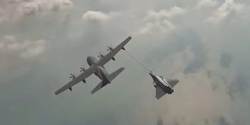 Fransa, KC-130J ile Rafale’a ilk kez havada yakıt ikmali yaptı