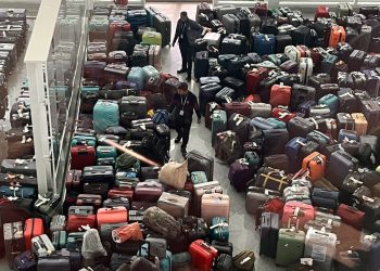 2.000 uçuş iptal oldu, binlerce bagaj ortada kaldı