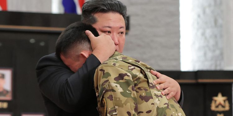 Kim Jong Un, yurtdışına asker gönderimini övdü