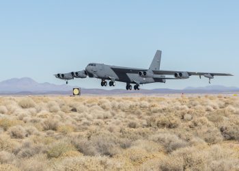 Efsane B-52’ye yeni radar: USAF testleri başlattı