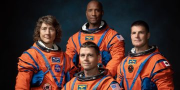 NASA 50 yıl sonra insanlı Ay seyahatine hazırlanıyor