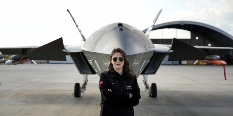 Bayraktar KIZILELMA’nın pilot ekibine kadın imzası