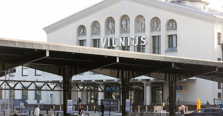 Kaçakçı balonları havalimanını yeniden kapattırdı