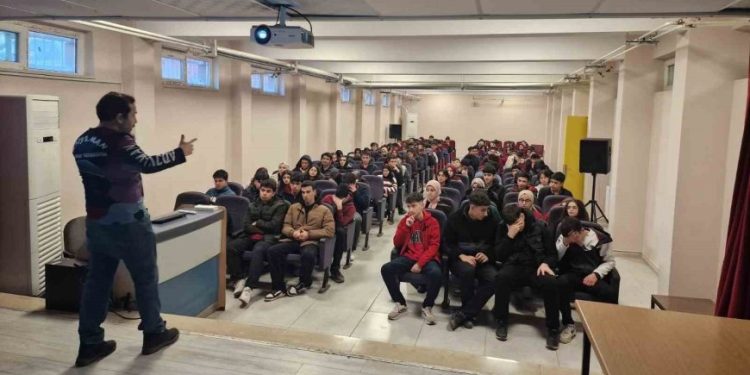 Öğrenciler yamaç paraşütüyle tanıştı