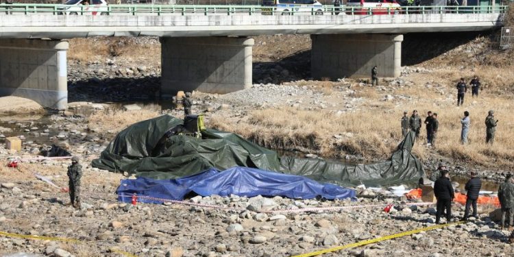 Güney Kore’de askeri helikopter düştü: 2 kişi hayatını kaybetti