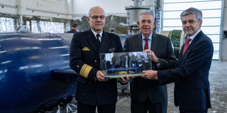 Almanya, İsrail ortaklı denizaltıyı filoya kattı