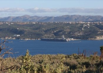 ABD uçak gemisi USS Gerald R. Ford komşuya demirledi