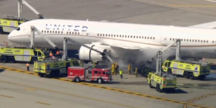 ABD’de yolcu uçağı motor yangını şüphesiyle acil iniş yaptı